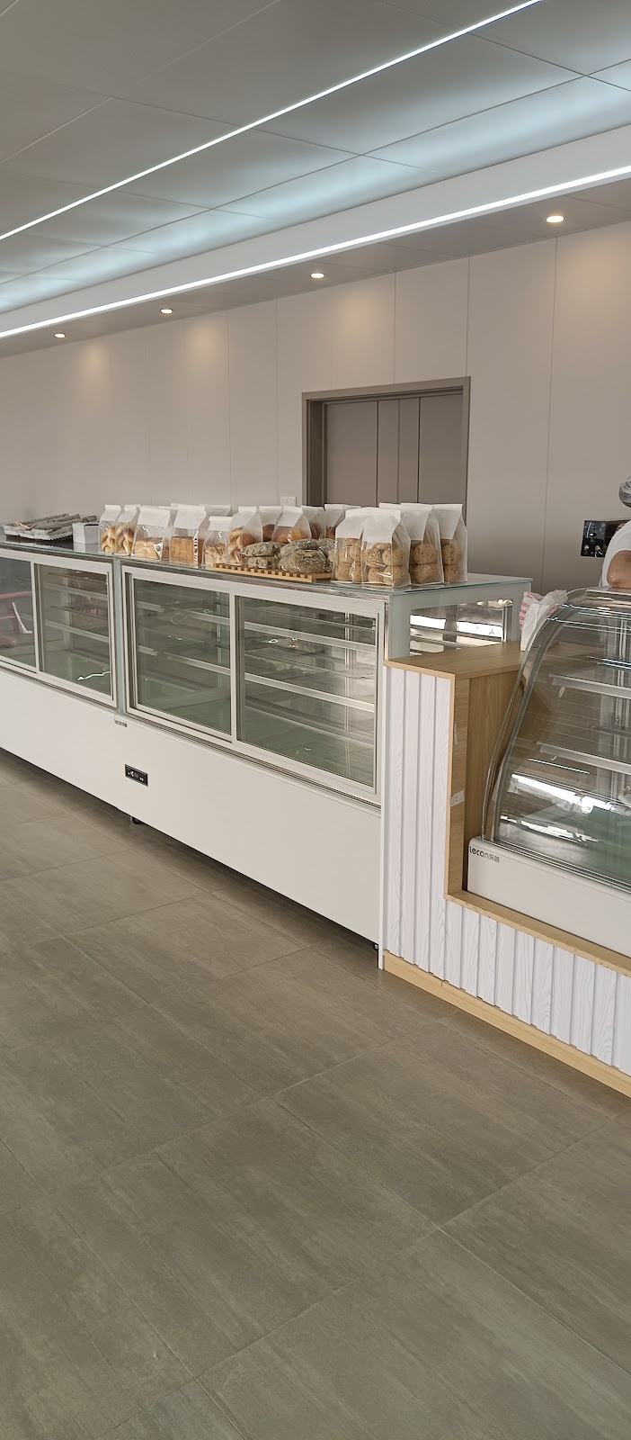 231 Cake Plug - Bakery in Monrovia
