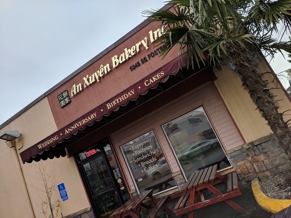 An Xuyen Bakery in Portland