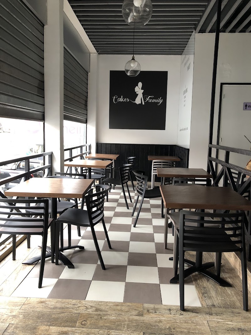 Cakes family in Nouméa