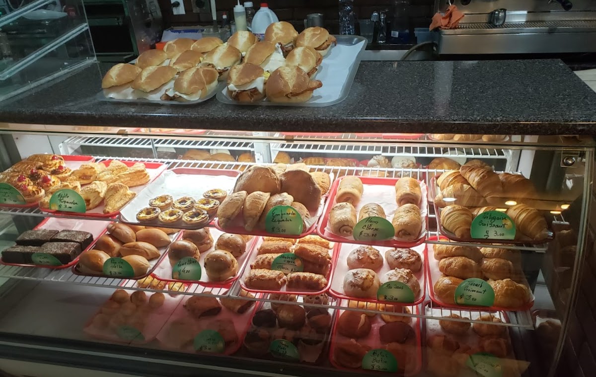 Canela Bakery in Newark
