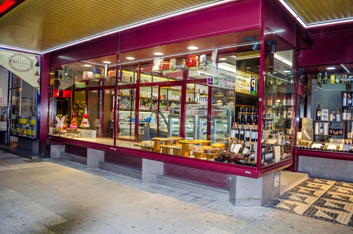 Confeitaria Petúlia in Porto