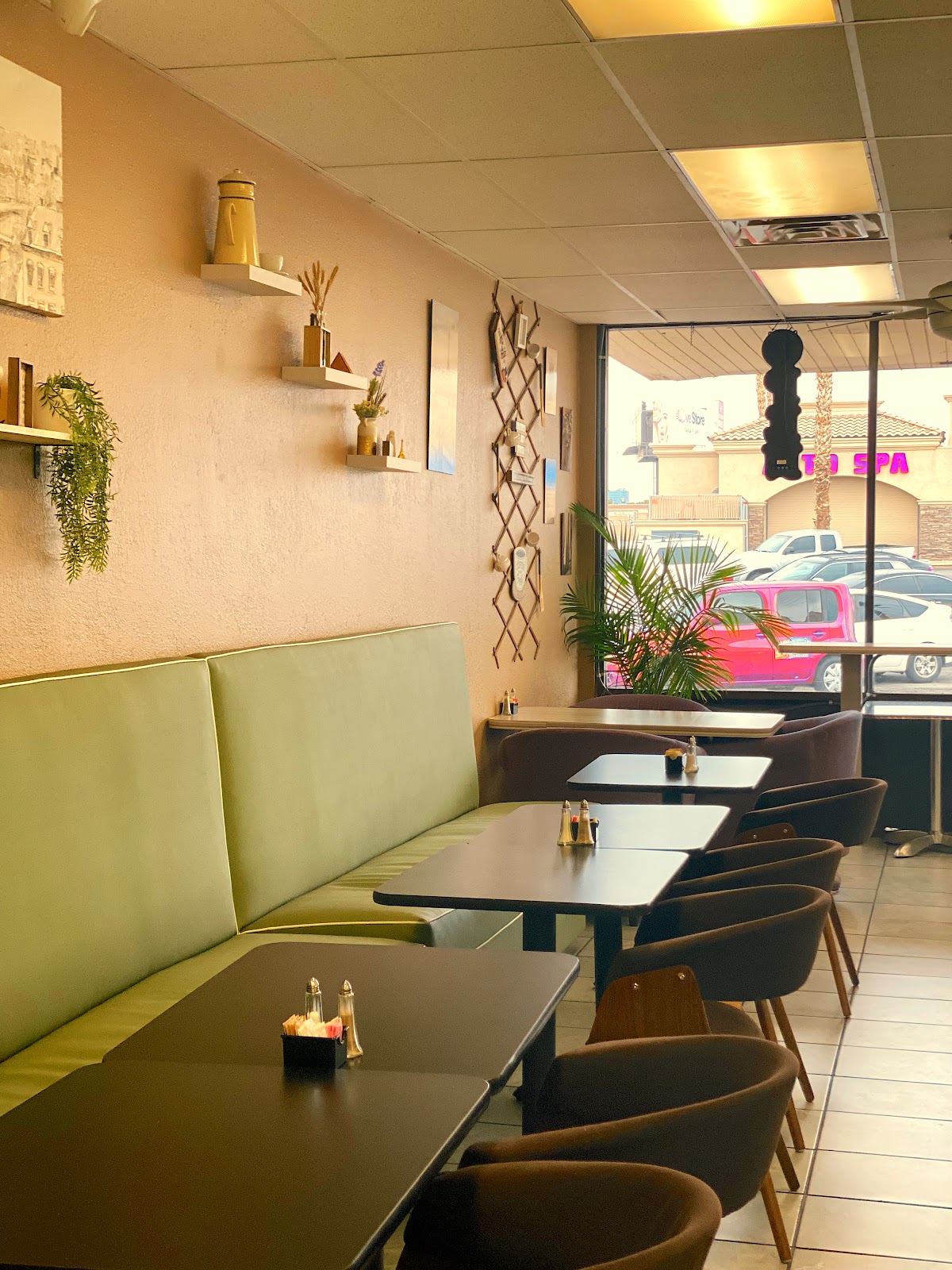 Delices Gourmands French Bakery in Las Vegas