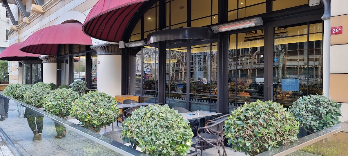 Divan Patisserie Elmadağ in Şişli