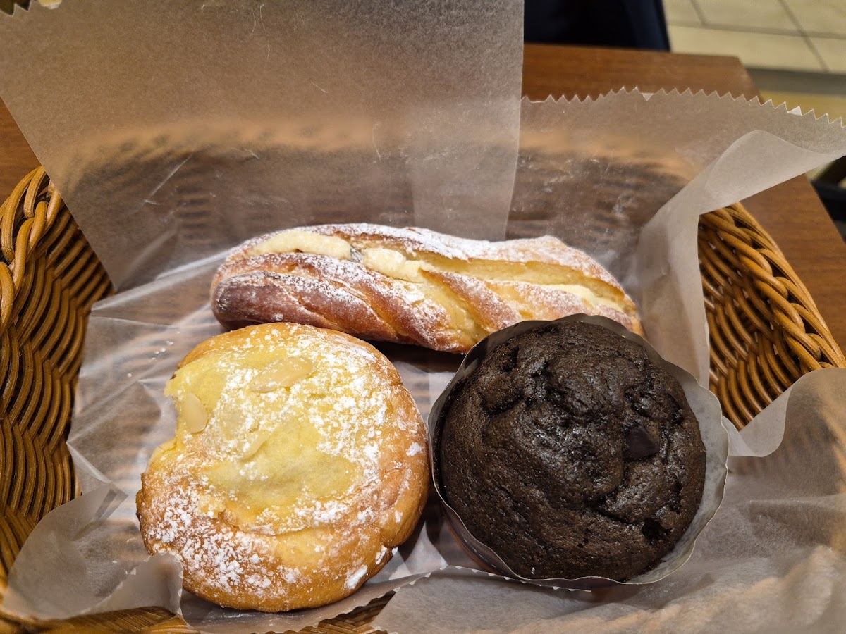 DONQ 姫路駅店 - Bakery in Himeji