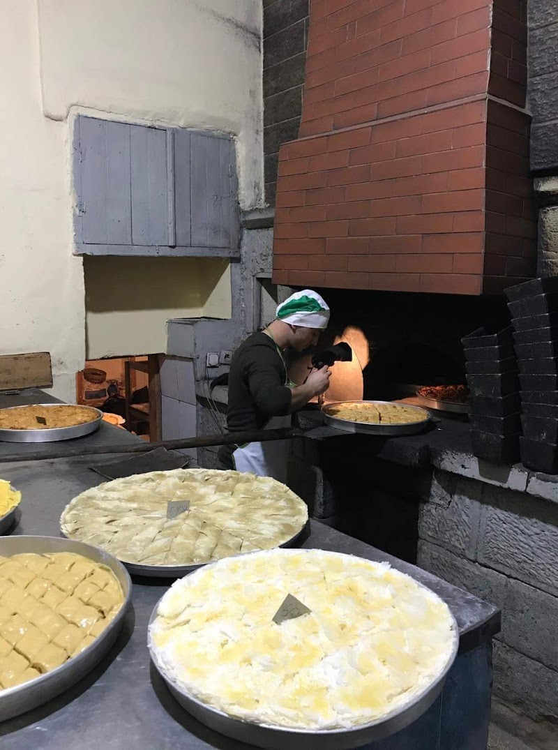 Furrë buke me dru - Bakery in Korçë