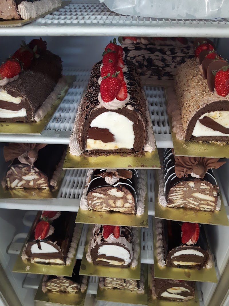 Halawanji Patisserie in البوشرية