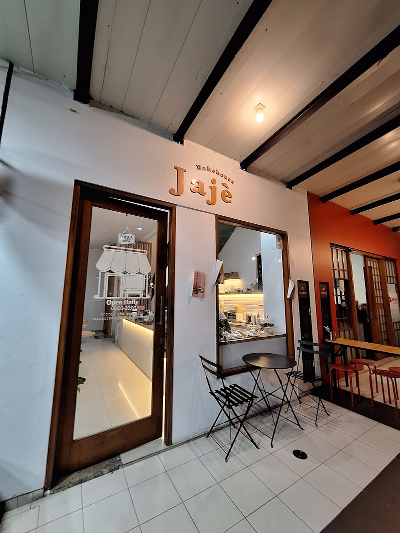 Jeje bakery in Mbay
