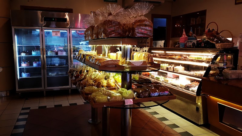 Kedai Kek Dan Kek Deli Manis Too - Bakery in Bandar Seri Begawan