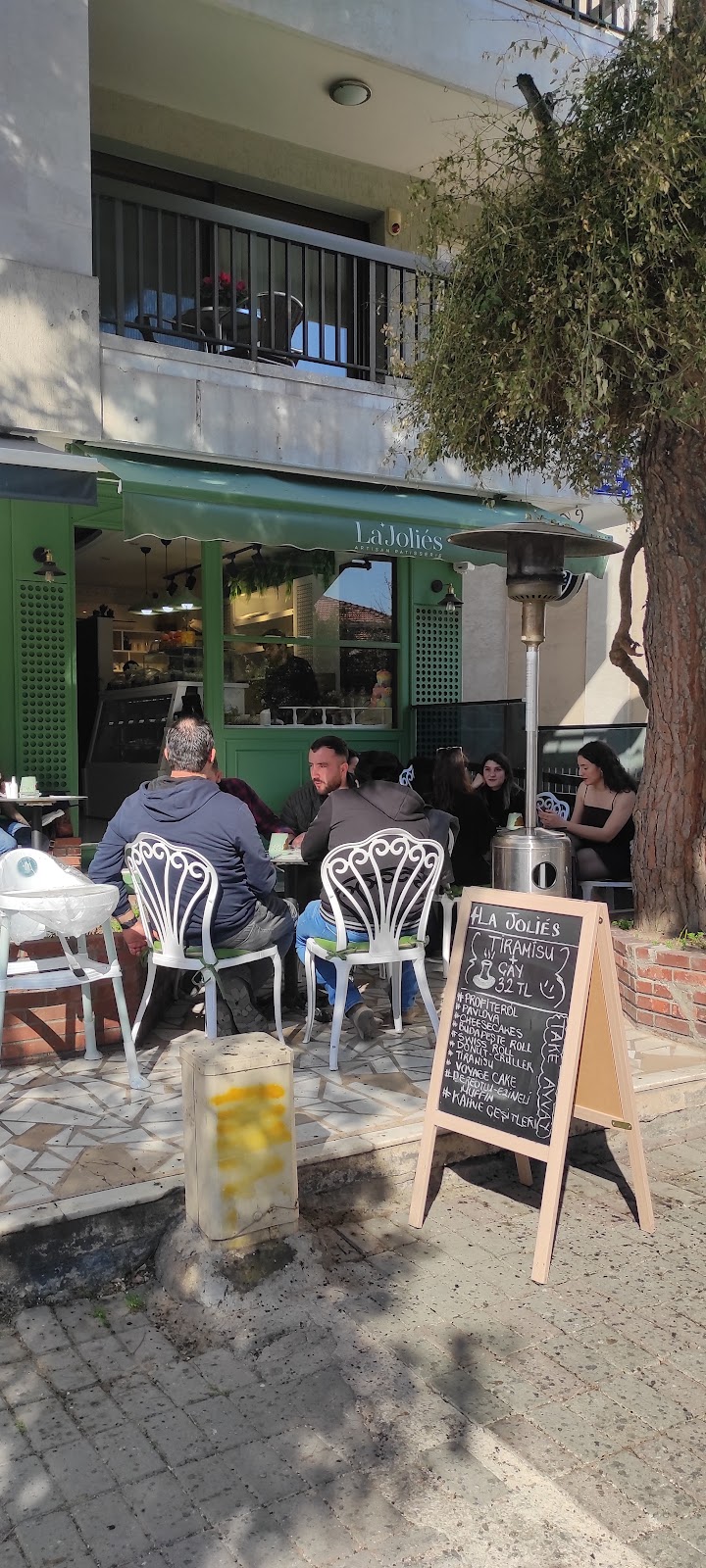 La Joliés Patisserie - Patisserie in Konak