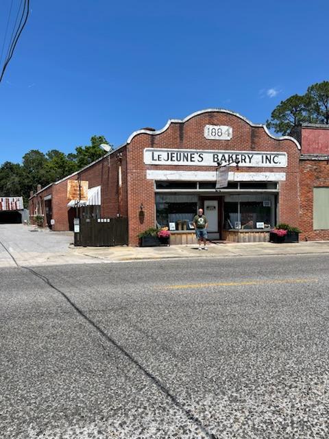 LeJeune's Bakery - Bakery in Jeanerette
