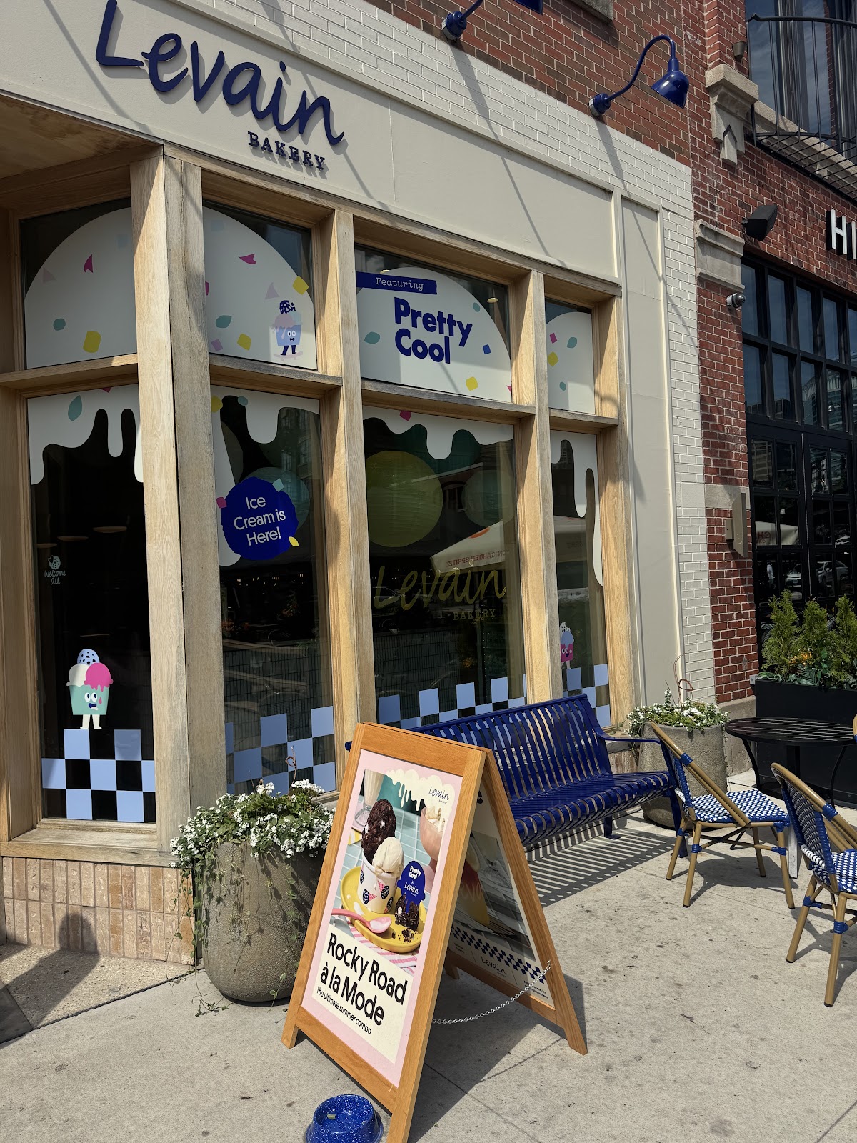 Levain Bakery - Bakery in Chicago