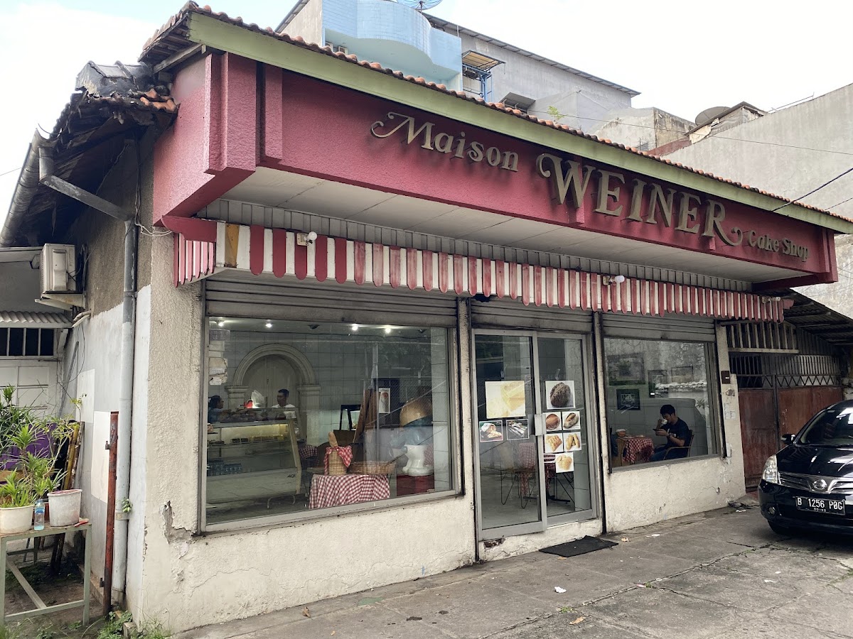 Maison Weiner Cake Shop in Jakarta Pusat