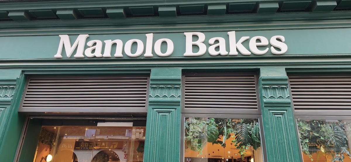 Manolo bakes in Zaragoza