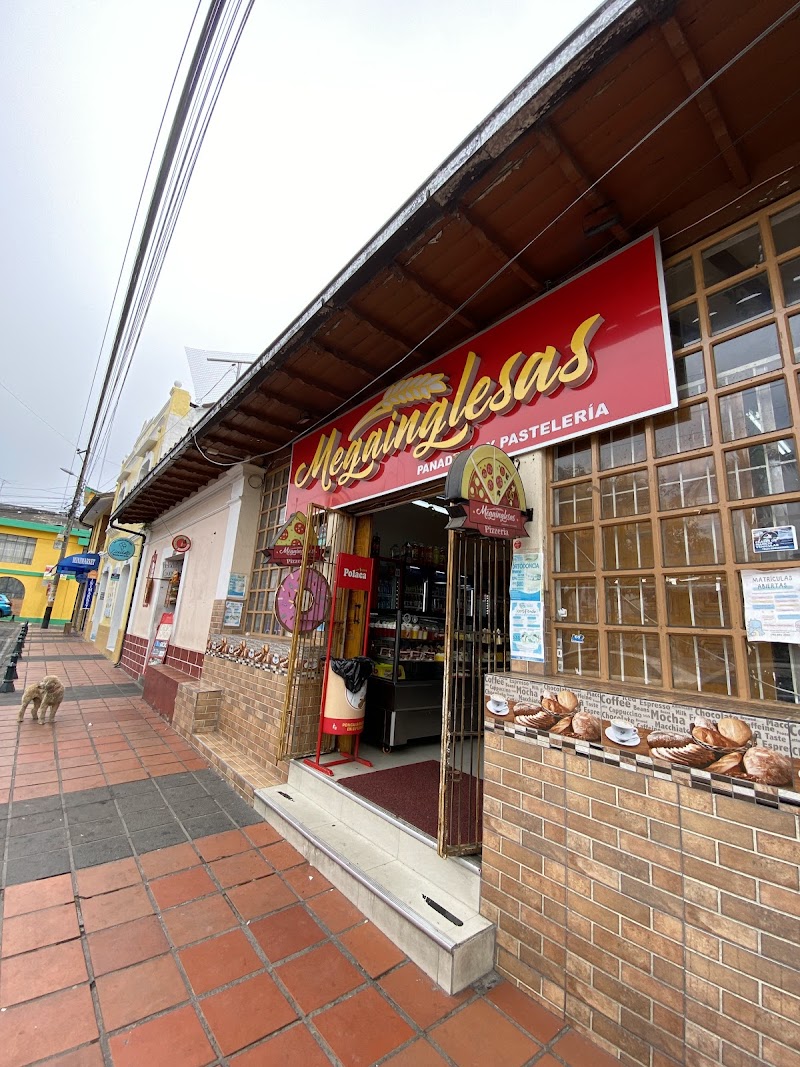 Megainglesas in Alangasí