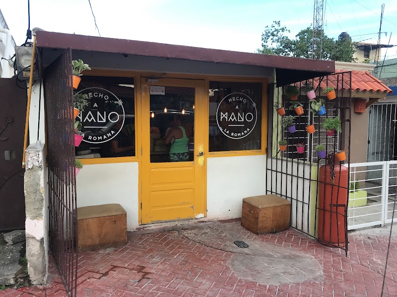 Micropanaderia hecho a mano - Bakery in La Romana