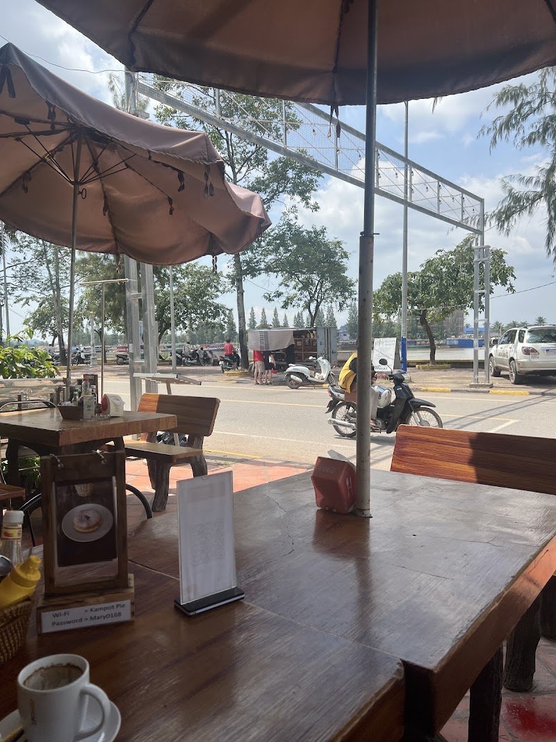 Nom Tom Bakery in កំពត