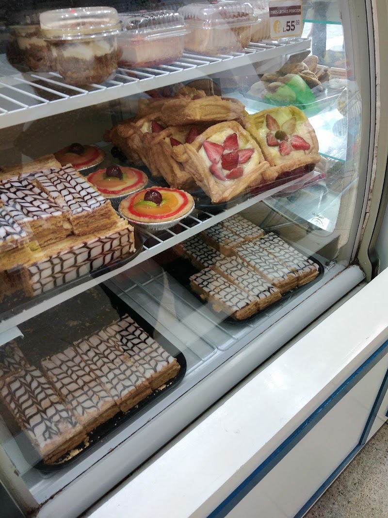 Panadería y Repostería Basilio's - Bakery in Distrito Central