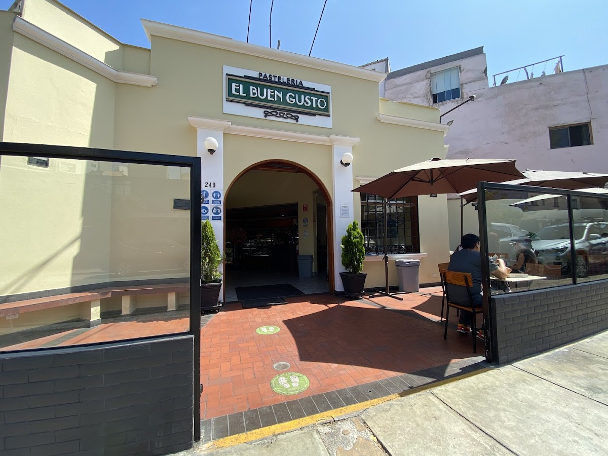 Pasteleria El Buen Gusto in Miraflores
