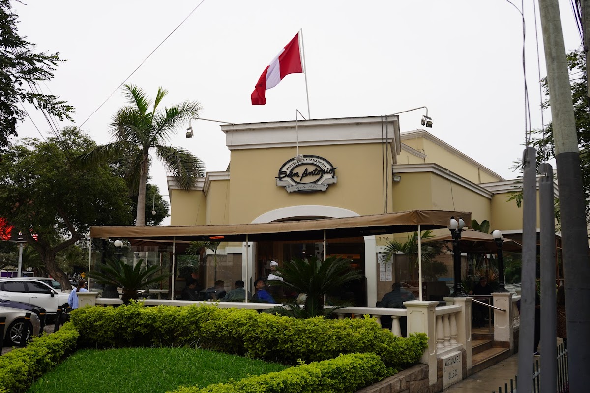 Pastelería San Antonio in Lima