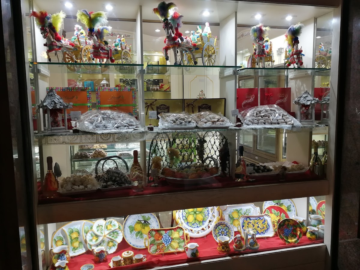 Pasticceria De Grazia dal 1963 in Messina