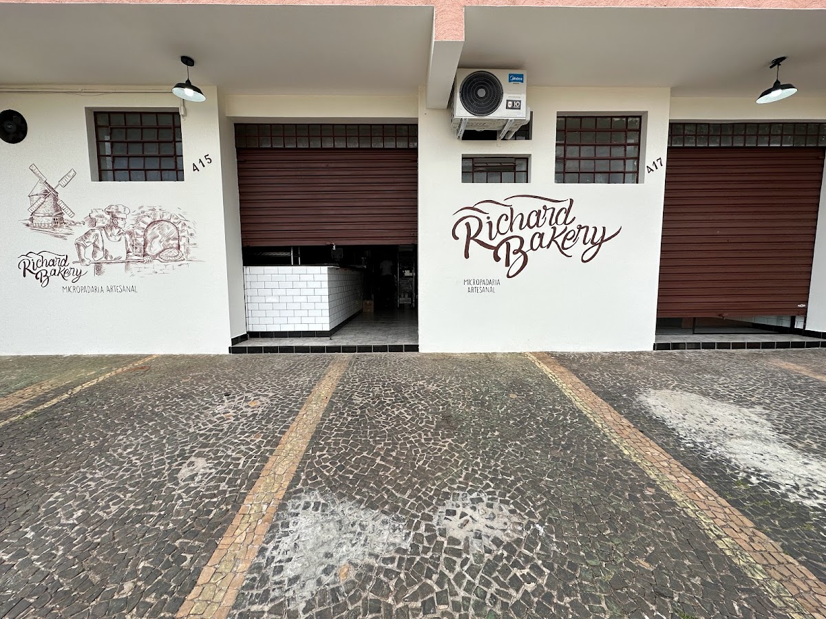 Richard Bakery in Americana