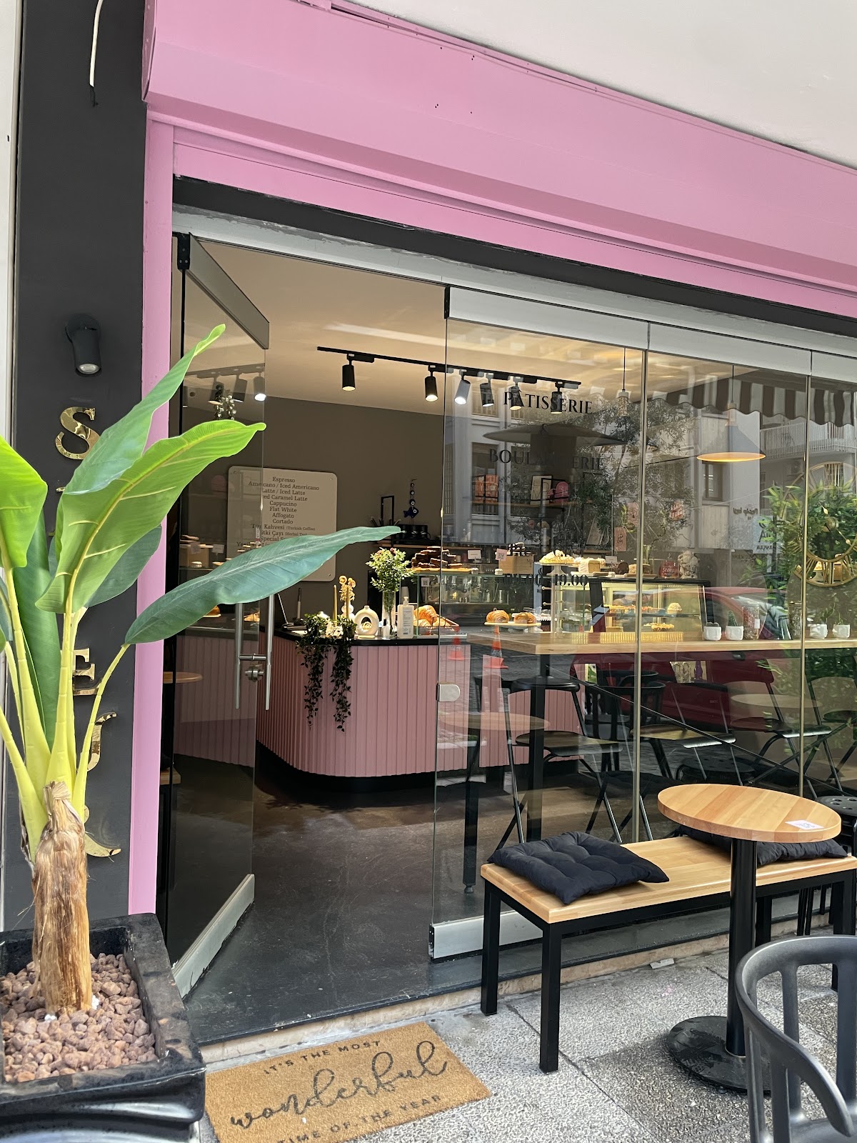 Saveur Cake & Bake - Bakery in Konak