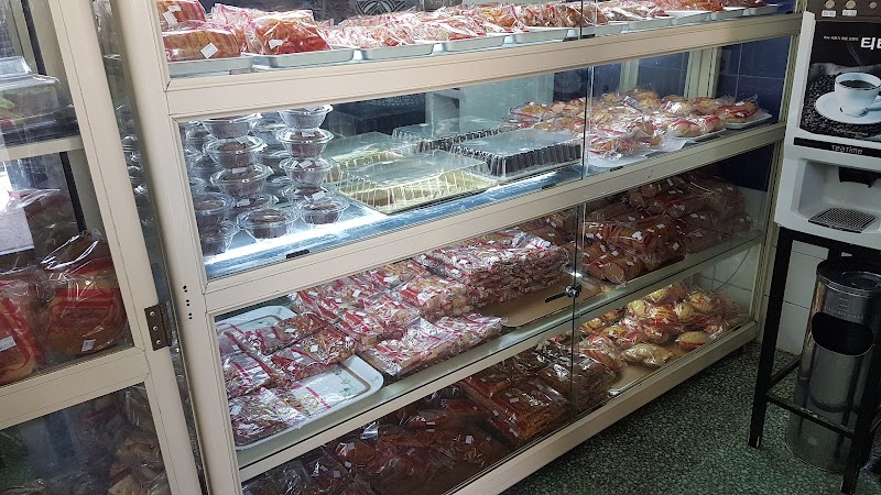 Sri lankan bakery & restaurant in الأحمدى