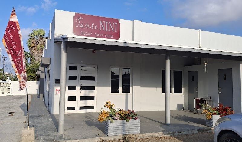 Tante Nini in Oranjestad
