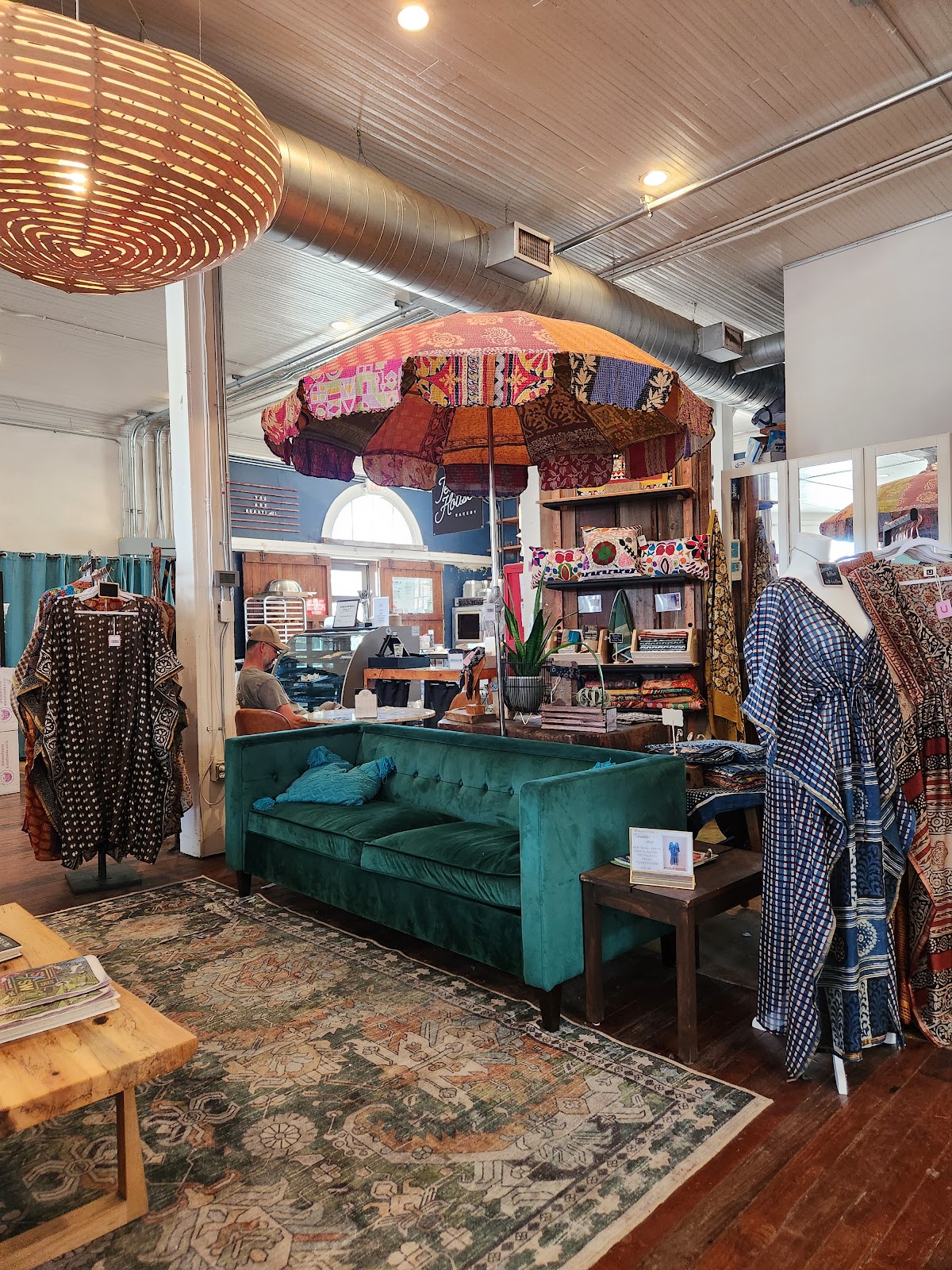 Teal House Coffee & Bakery in Buda