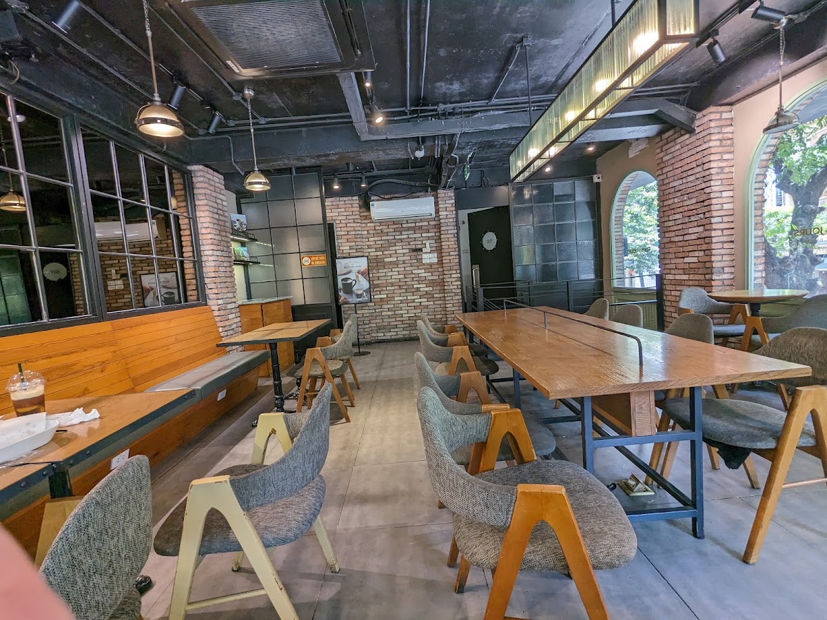 Tous Les Jours Hanoi - Cafe Bakery in Hanoi